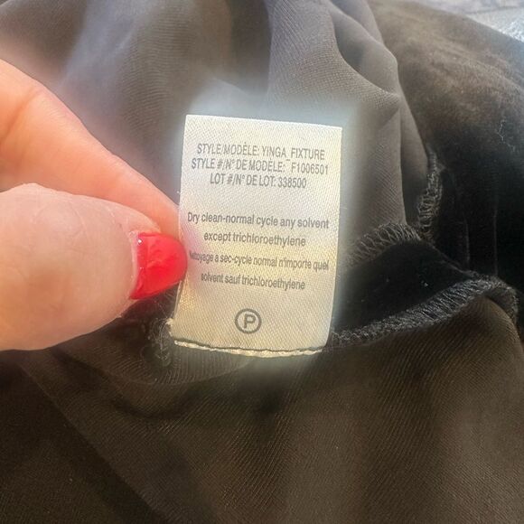 Theory Women's Black Velvet Sleeveless Crew Neck High Low Blouse Top size Medium - Picture 6 of 8